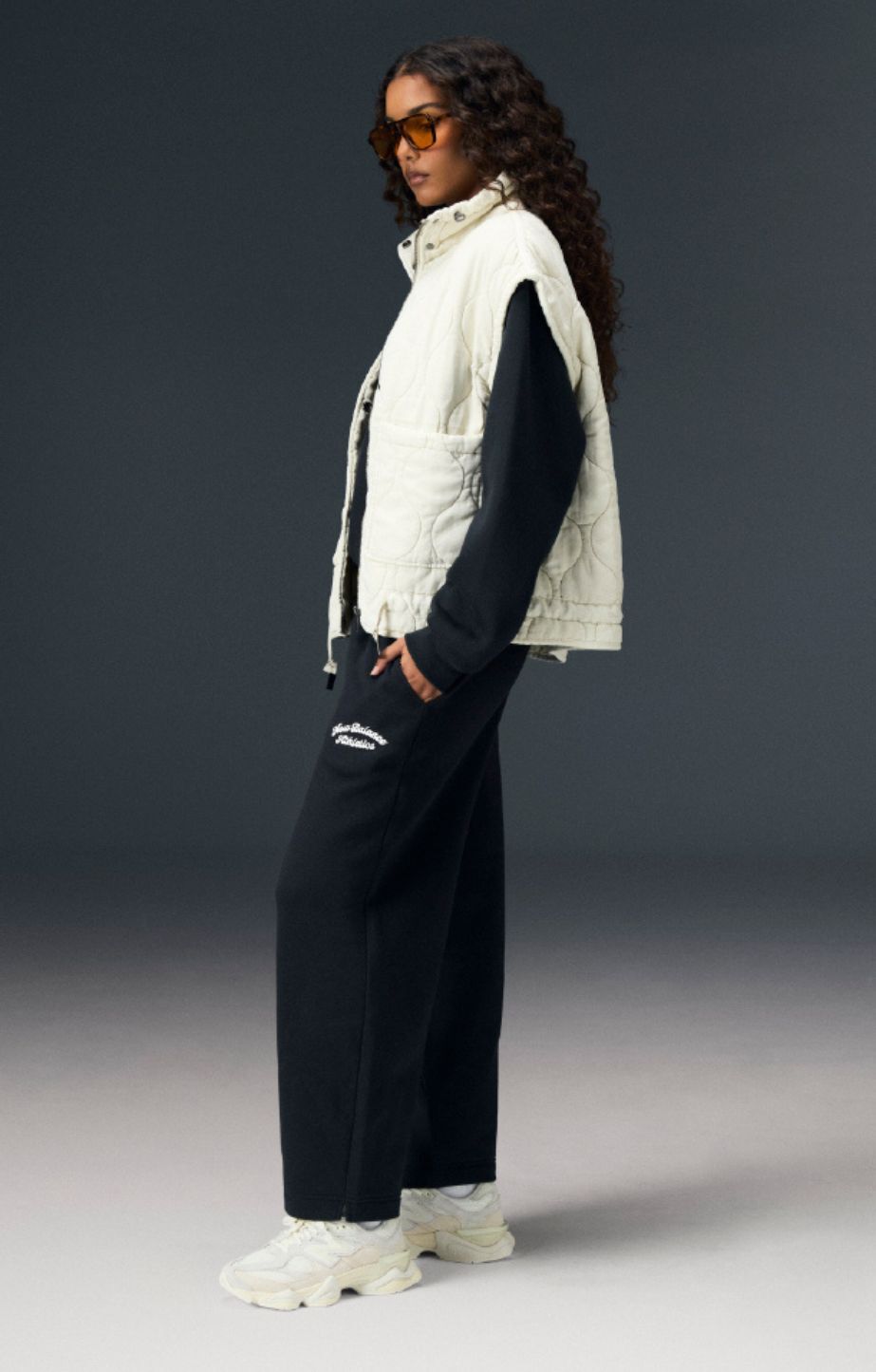 Woman wearing new balance 9060s
